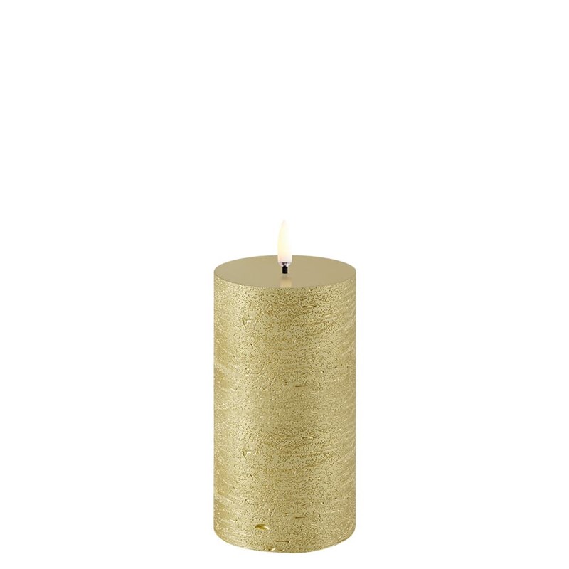 05A876387CC2F831A2CE0BBA09AC0565_5708311301803-Led-Pillar-Candle-Oro-Metallico-7.8x15-di-Uyuni-zanoletti-1 Led Pillar Candle Oro Metallico 7.8x15 di Uyuni - immagine 1
