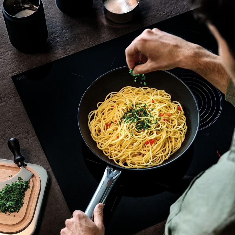 Wok con coperchio 28 cm in Acciaio Inox linea Midnight di Sambonet - immagine 4