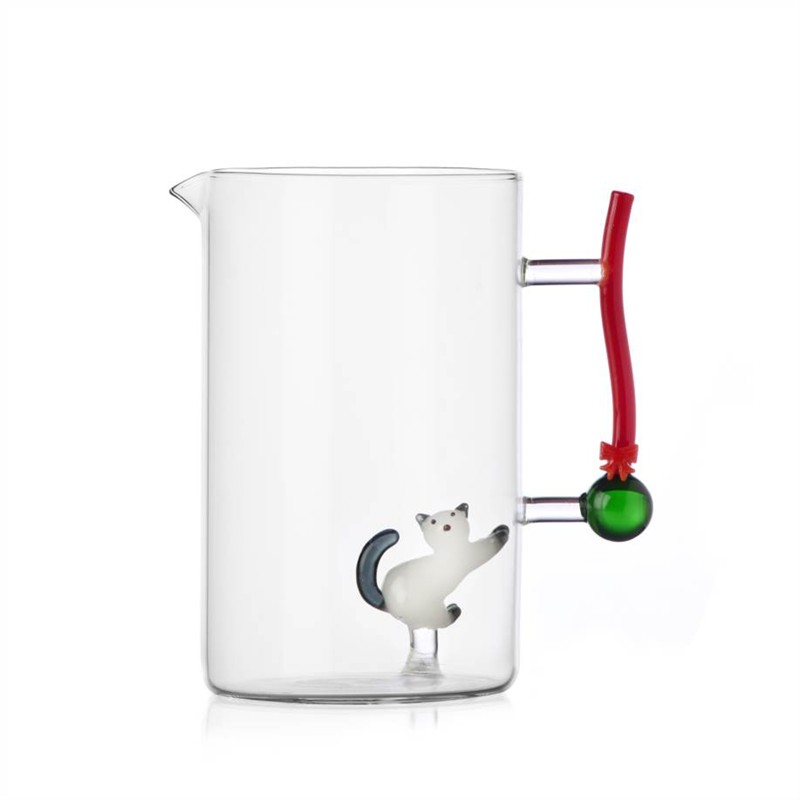BC366E8FA890FC019CA5E95EC8BDFE9D_8032397063216-Brocca_con_Gatto_e_Pallina_di_Natale_in_Vetro_Borosilicato_di_Ichendorf-Zanoletti-1 Brocca con Gatto e Pallina di Natale in Vetro Borosilicato di Ichendorf - immagine 1